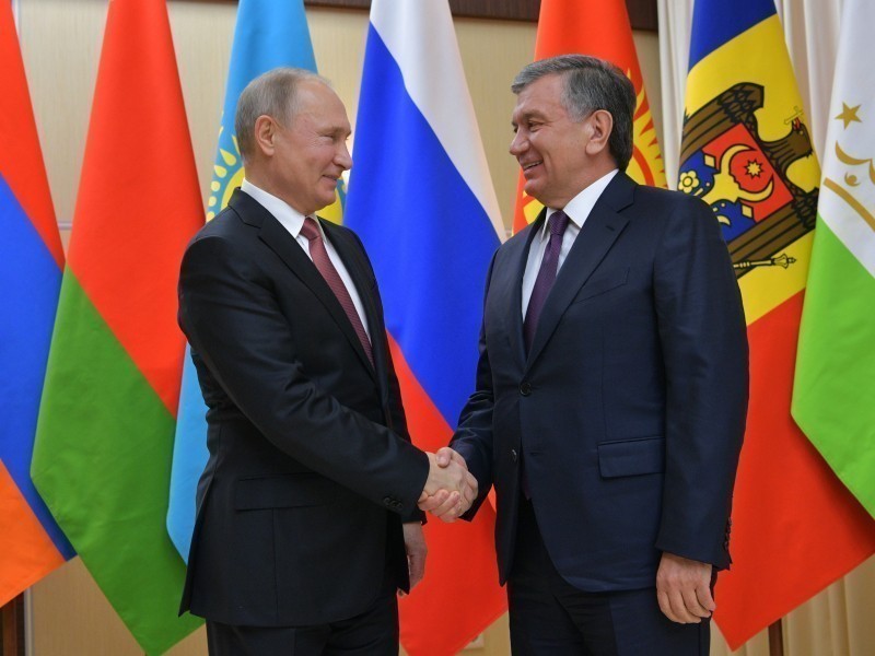 Mirziyoyev awarded Putin, who is celebrating his 70th birthday, with the Order of “High-Level Friendship”