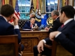 Табрикдан ташрифгача: Трамп Путин ва Зеленский билан телефон орқали гаплашди