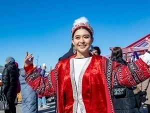 Qozog‘istonda ham 8 mart munosabati bilan ayollarga pul beriladi