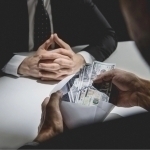 Surxondaryo va Namanganda mansabdorlar pora bilan ushlandi