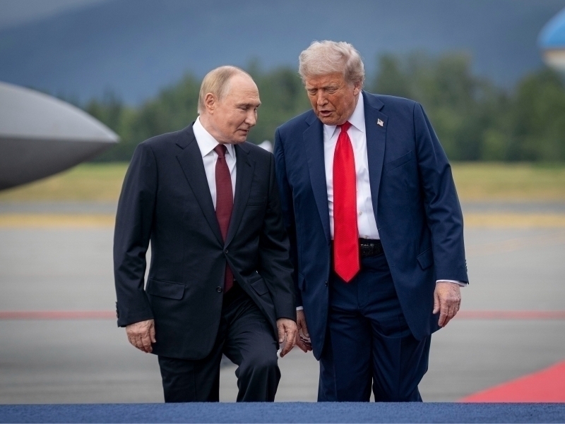 Trump offers Russia help amid plague risk