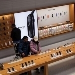 Трамп ЕИ ва Apple’га яна бож солиш билан таҳдид қилди
