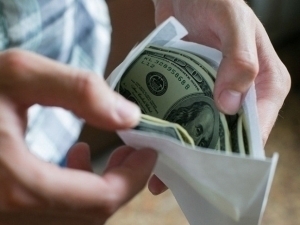 Buxoroda “kattakonlar” orqali kredit olib bermoqchi bo‘lgan shaxs ushlandi