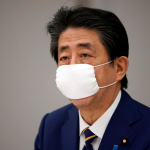 Sindzo Abe iste’fosini e’lon qilgandan keyin ilk bor shifokorlar ko‘rigidan o‘tdi 