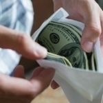 Buxoroda “kattakonlar” orqali kredit olib bermoqchi bo‘lgan shaxs ushlandi