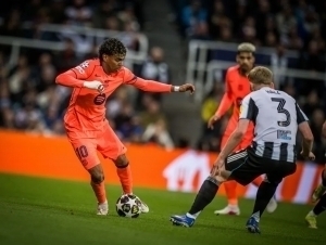 “Барселона” Англияда дуранг ўйнади