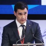 “Bo‘yningni uzaman”: Prezidentning o‘g‘li viloyatni qanday boshqaryapti?
