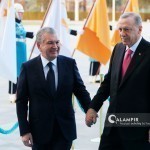 Erdo‘g‘an Mirziyoyevni saroy hovlisida kutib oldi