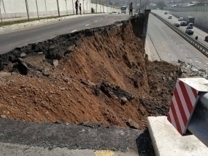 Тошкентда янги туннель йўли ўпирилиб тушди (видео)