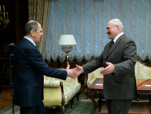Лавров Лукашенко билан учрашишга отланяпти