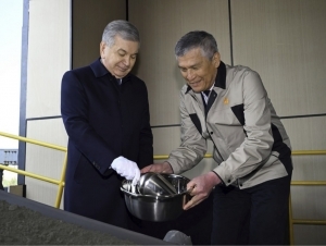 Президент ОКМК ишчилари билан суҳбатлашди