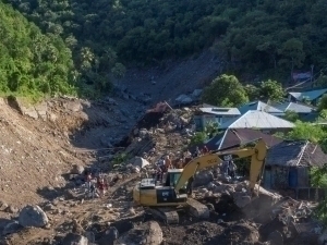 Indoneziyadagi ko‘chkida 7 kishi halok bo‘ldi (video)