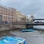 Rossiyada avtobus daryoga tushib ketdi. Qurbonlar bor (video)