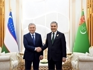 Mirziyoyev meets with Arkadag in Turkmenbashi