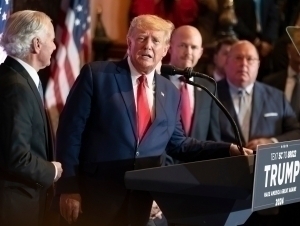 Тарифлар, сайлов ва Эрон: Трамп Европага қандай ишора берди?