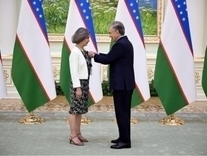 Mirziyoyev awards outgoing French ambassador to Uzbekistan