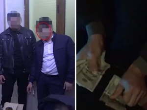 A senior consultant of the Supreme Court was apprehended with accepting bribe