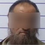 Bolalarga ignali qand tarqatgan erkak ushlandi (video)