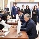 Mirziyoyev votes with his family in legislative elections