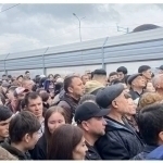Қозоғистоннинг Ўзбекистон билан чегарасида нега одамлар тўпланди?