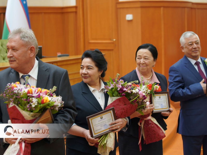 4 kishiga “Faxriy senator” sertifikati topshirildi (foto)