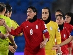 Oilasiga bosimlar sabab eronlik futbolchilar mamlakatga qaytmoqda