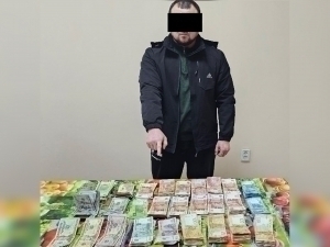 1 млрд сўмлик ҳорижий валютанинг чет элга чиқиб кетишининг олди олинди