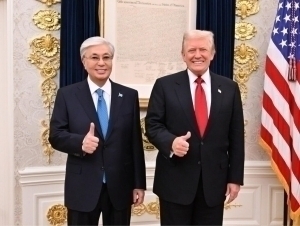 Трамп Тўқаевга Оқ уй калитини совға қилди 