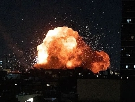 Eron va “Hizbulloh” bir vaqtning o‘zida Isroilga zarba berdi (video)