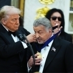 Сильвестр Сталлоне Трамп таклиф қилган “курси”га ўтирмади