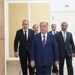 Imomali Rahmon yangi ochilgan maktabga o‘z nomini berdi