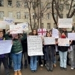 Gruziya Prezidenti maktab o‘quvchilarini mitingga jalb qildi