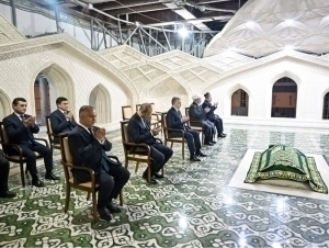 Prezident Samarqanddagi Imom Buxoriy maqbarasini ziyorat qildi