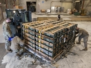 АҚШ уруш учун юз миллионлаб доллар сарфламоқда – FT