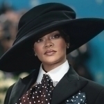 Xonanda Riannaning uyi o‘qqa tutildi