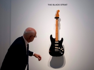 Pink Floyd етакчисининг гитараси рекорда нархда сотилди