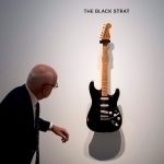 Pink Floyd етакчисининг гитараси рекорда нархда сотилди