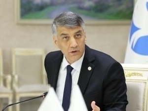 Alisher Qodirov o‘zbekistonliklarni zudlik bilan Rossiyani tark etishga chaqirdi 