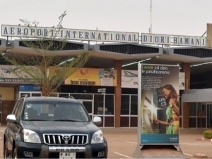 Nigerdagi eng yirik aeroport hujumga uchradi. Qurbonlar bor