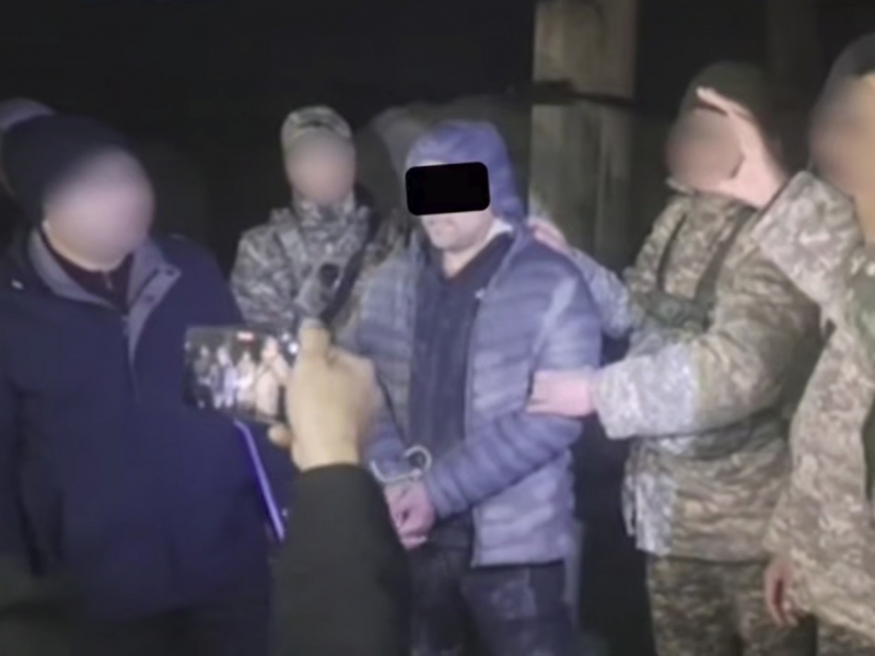 Tojikiston chegarasidan 62 kilodan ortiq narkotik olib o‘tayotganlar ushlandi (video)