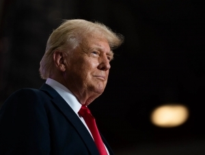 Трамп Эрон раҳбарияти билан учрашишга тайёрлигини айтди