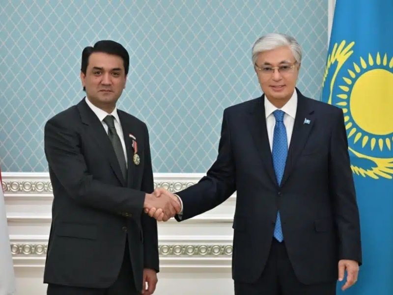 Тўқаев Раҳмоннинг ўғлига орден берди