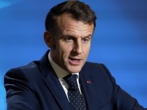 “Болаларимизнинг онги сотилмайди”. Макрон ўсмирлар учун ижтимоий тармоқларни тақиқламоқчи