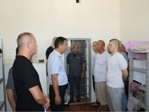 Are prisoners given water only 4-6 hours a day in “Toshturma”?