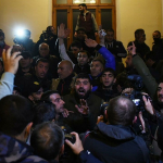 Pashinyanning “oq bayroq ko‘tarishi” ortidan Yerevanda namoyish boshlandi