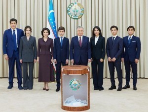 Shavkat Mirziyoyev takes part in the election with his family