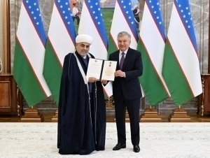 Shavkat Mirziyoyev Kavkaz musulmonlari idorasi raisini mukofotladi