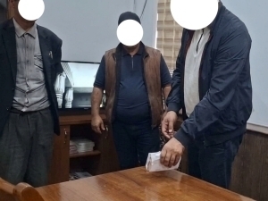 Пенсияни кўпайтириб бериш учун пора олган ҳоким ёрдамчиси ушланди