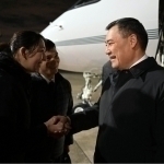 Japarov va Rahmonni Tokioda o‘zbek aslli mansabdor kutib oldi (video)