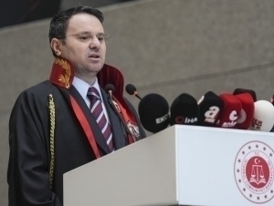 Туркиялик адвокатлар ур-тўполонга сабаб бўлган Адлия вазирини судга бермоқчи